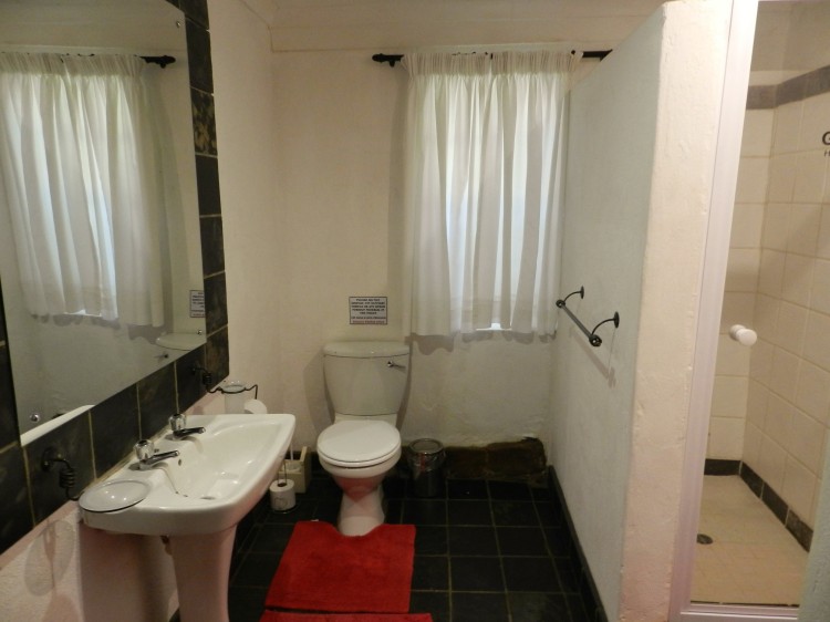 Gezina Room en-suite bathroom with shower, towels provided, at the President Paul Kruger Guest Lodge